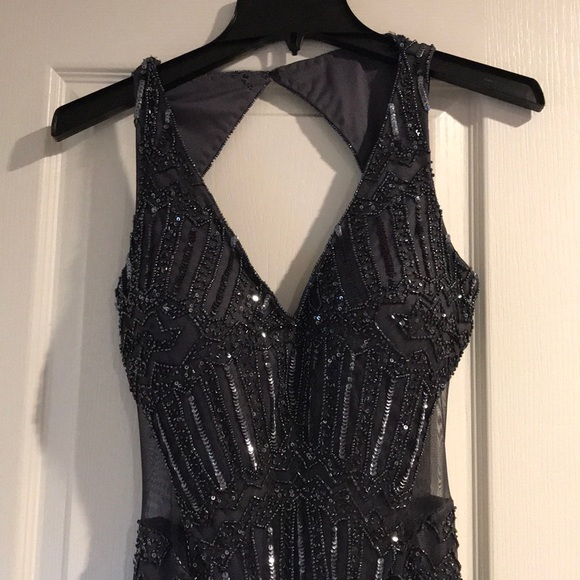 Beautiful gown. Worn once in a wedding. - Picture 2 of 8